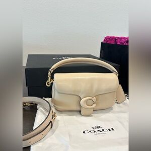 COACH PILLOW TABBY NUDE